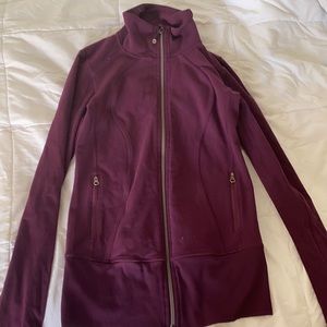 lululemon define jacket in a gorgeous dark purple size 6 🧚‍♂️